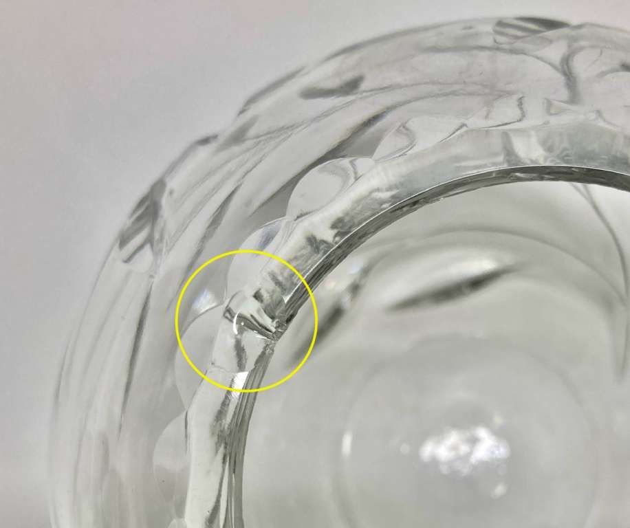 Ваза хрустальный шар, есть скол