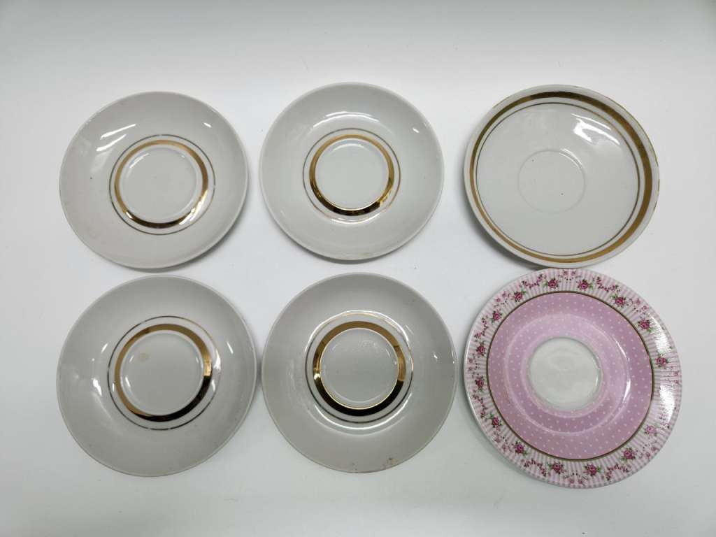 Блюдца чайные 23 штуки разные