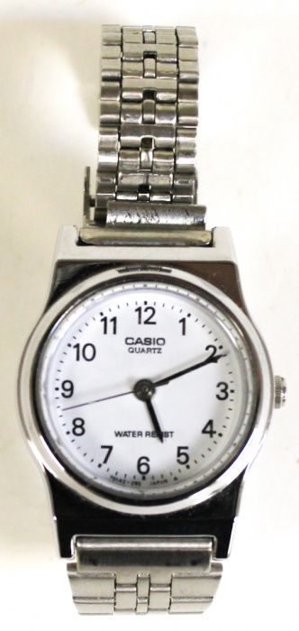Часы наручные женские Casio, кварцевые, водонепроницаемые, не на ходу (сост. на фото)