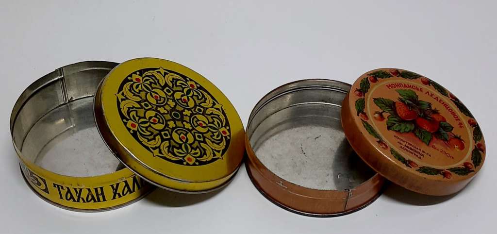 Жестяные банки, 2 шт., Монпасье - диаметр 12,5 см., халва - 13 см., СССР (сорст. на фото)