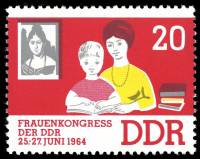 (1964-028) Марка Германия (ГДР) "Женщина с ребёнком"    Женский конгресс III Θ