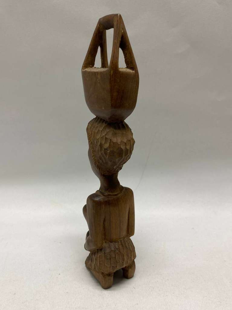 Статуэтка красное дерево Африка девушка (состояние на фото)