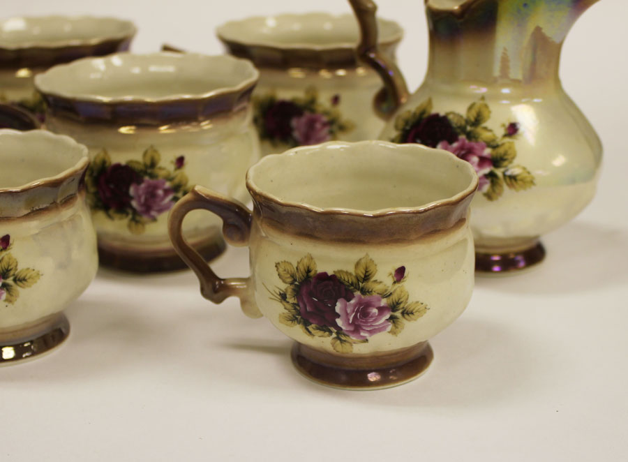 Набор для сервировки стола: чашки, молочник, вазочка, 9 предметов (все на фото)