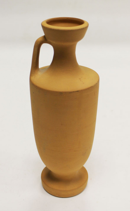 Сувенирный глиняный кувшин, Музей Керчи (состояние на фото)