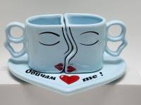 Чашки 2 шт половинки для пары поцелуй на блюдце-сердце