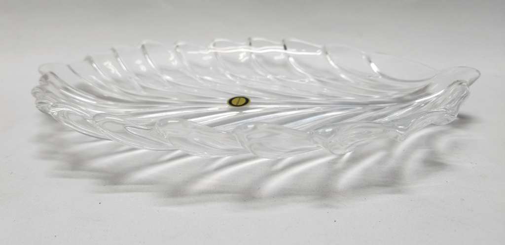 Блюдо сервировочное Wasserglas shine в форме листа стекло (сост. на фото)