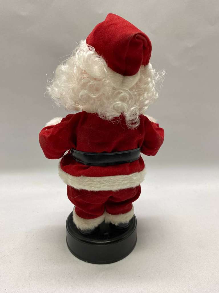 Санта - Клаус музыкальный (состояние на фото)