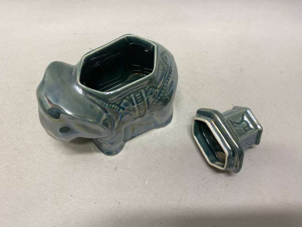 Чайница Слон зеленый перламутр, керамика