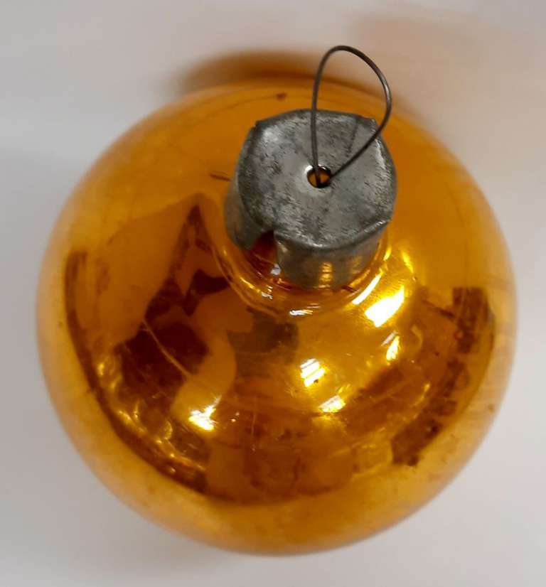 Ёлочный шар, диаметр -11см., толстое стекло, СССР (сост. на фото)