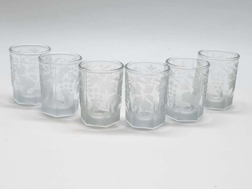 Стопки рюмки СССР 6 шт стекло гравировка виноград высота 6 см