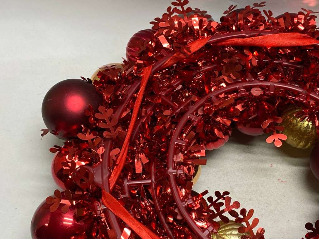 Елочные украшения венок из красных шаров