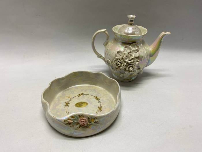 Чайник и конфетница перламутр с объемной композицией цветы