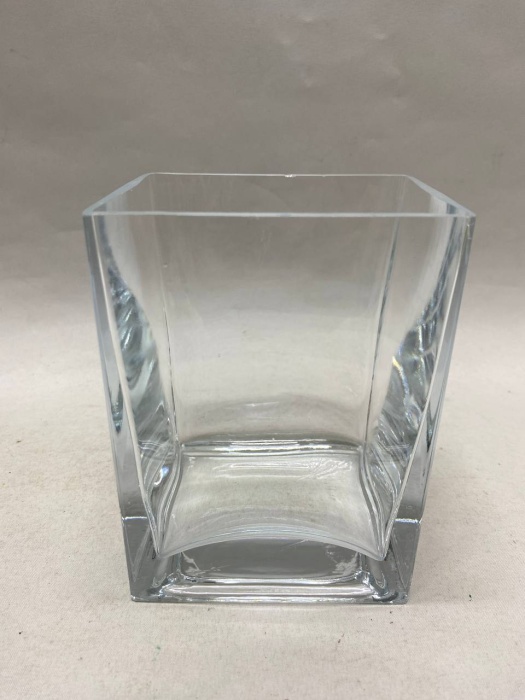 Ваза прозрачное стекло, геометрия