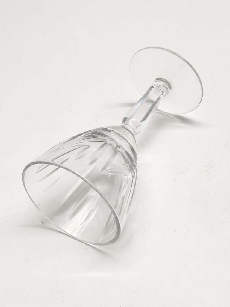 Рюмки хрустальные на ножках 5 штук СССР