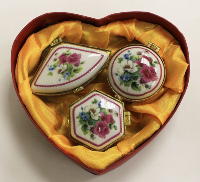Подарочный набор миниатюрных шкатулочек, 3 штуки, керамика (состояние на фото)