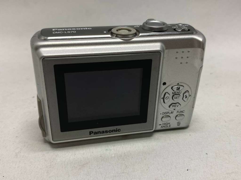 Фотоаппарат Panasonic Lumix DMC-LS70, в рабочем состоянии