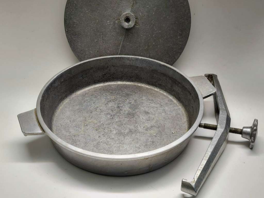 Сковорода для цыпленка табака СССР