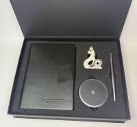 Подарочный набор (ежедневник недатированный, ручка на магнитной подставке, статуэтка змея фарфор)