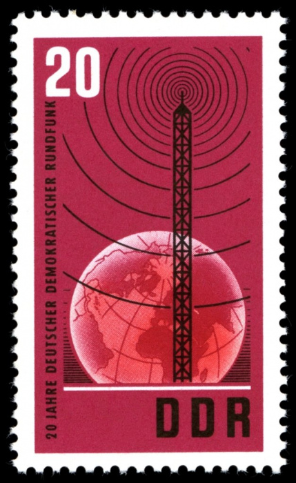 (1965-028) Марка Германия (ГДР) &quot;Антена&quot;  красная  Радио ГДР 20 лет III Θ