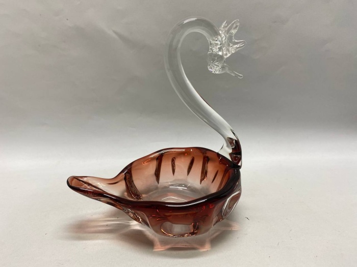 Конфетница сухарница лебедь, цветное стекло