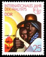 (1975-012) Марка Германия (ГДР) "Женщина с ребёнком"    Международный день 8 Марта II Θ