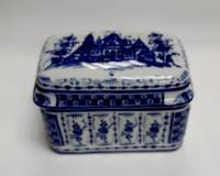 Фарфоровая шкатулка "Гжель", авторская работа.