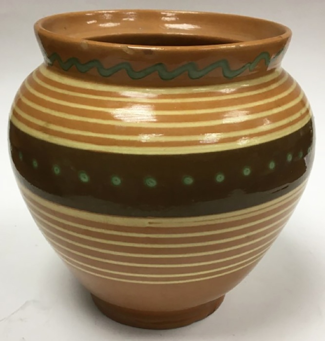 Горшок, глина, 16 см. (сост. на фото)