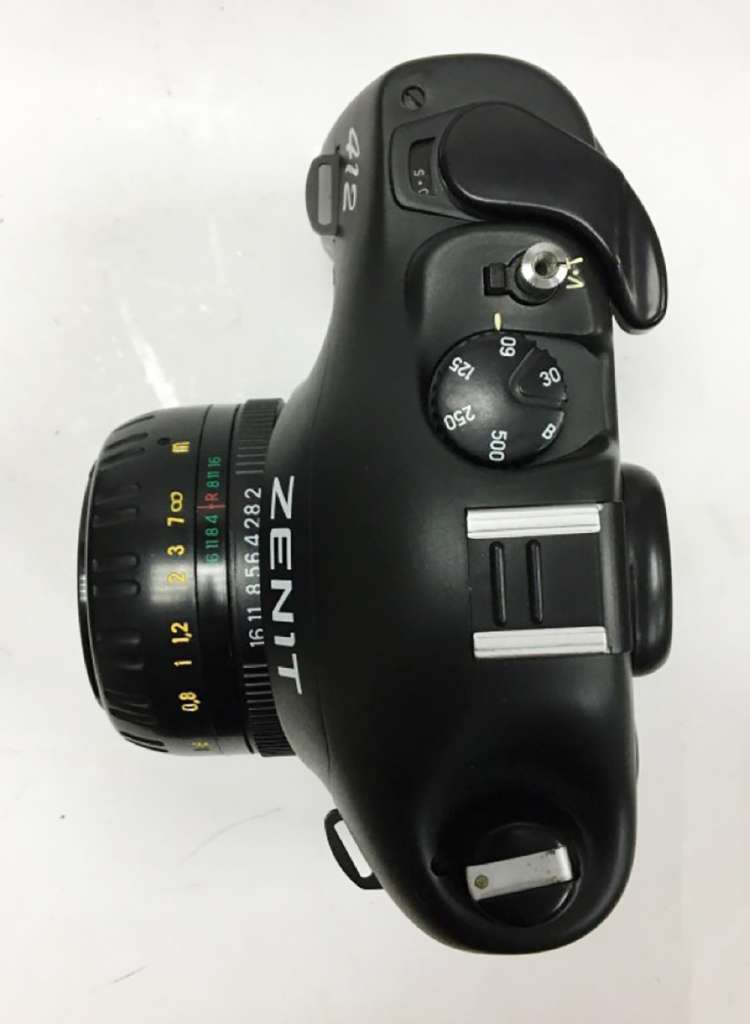 Фотоаппарат Зенит 412 М2S, в футляре, с ремнём и инструкцией (сост. на фото)