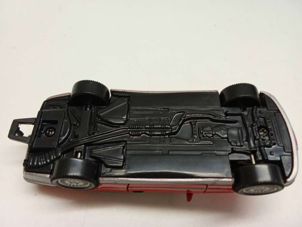 Модель авто 1:43 BMW 325I Maisto 