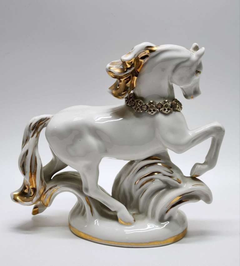 Статуэтка Конь с золотой гривой фарфор ЛФЗ