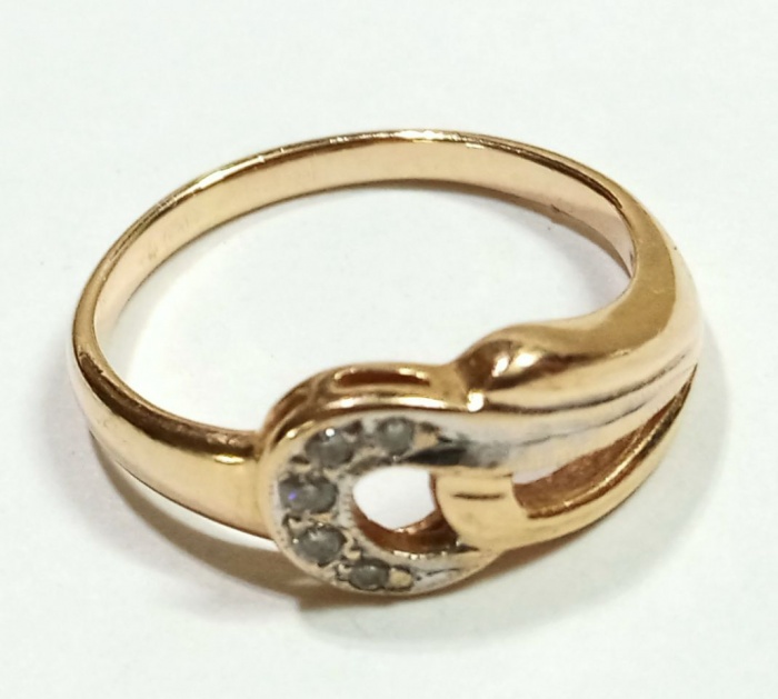 Золотое кольцо с 5 бриллиантами по 0,004 карата 585 пр 2,4 гр (сост. на фото)