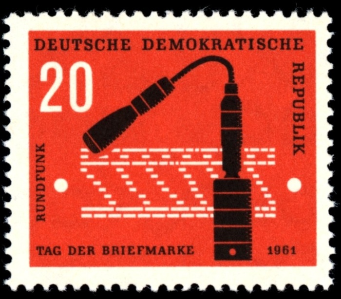 (1961-056) Марка Германия (ГДР) "Микрофон"    День печати II O