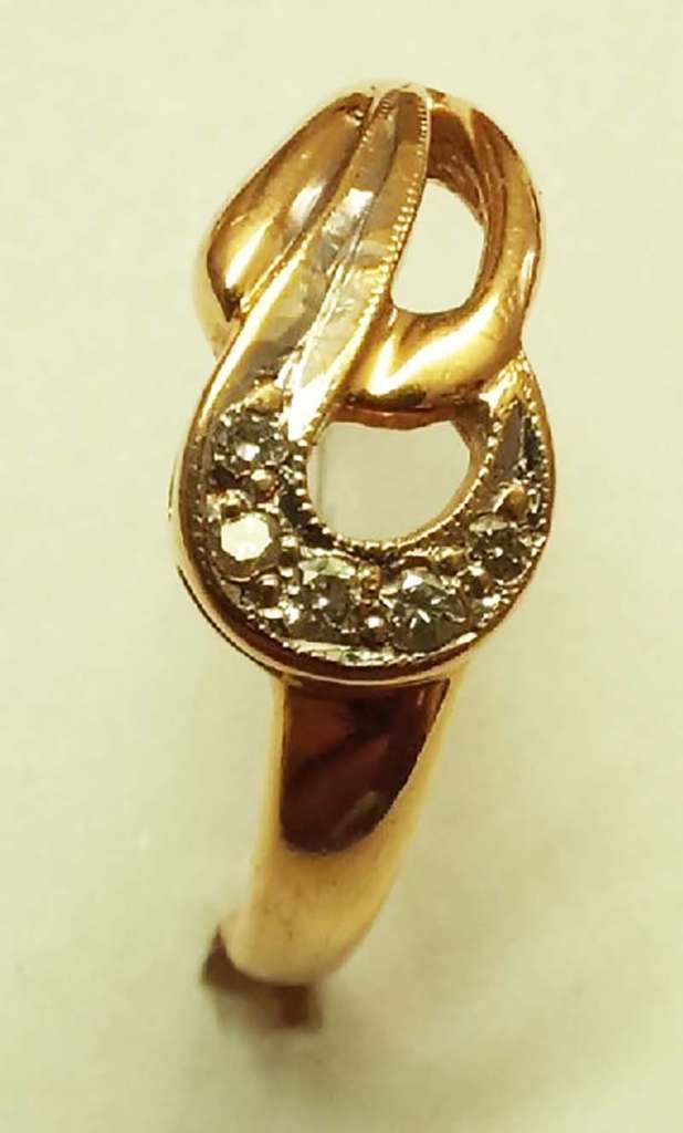 Золотое кольцо с фианитами 585 пр 2,4 гр (сост. на фото)