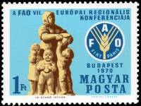 (1970-056) Марка Венгрия "Женщина кормит детей"    Европейский региональный конгресс ООН по питанию 
