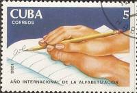 (1988-096) Марка Куба "Обучение письму"    Международный год борьбы с неграмотностью III Θ