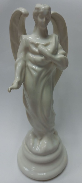 Статуэтка "Ангел" керамика сост.на фото