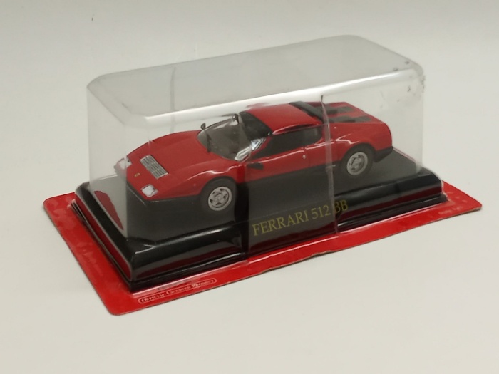 Модель автомобиля Ferrari 512 BB в коробке-блистере без журнала