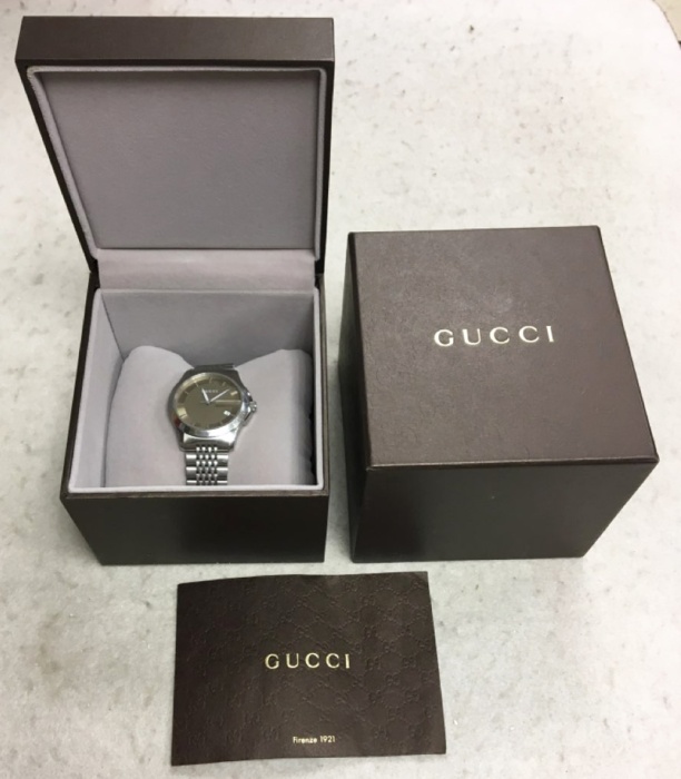 Часы наручные женские Gucci, оригинал, нержавеющая сталь, на ходу (сост. на фото)