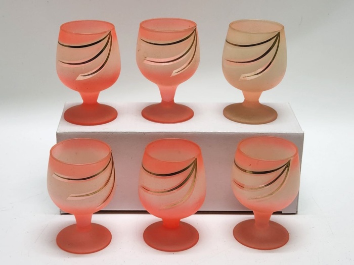 Рюмки 6 штук цветное розовое стекло напыление