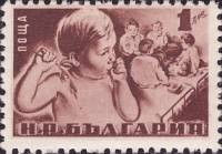 (1951-028) Марка Болгария "В детском саду"   День детей II O