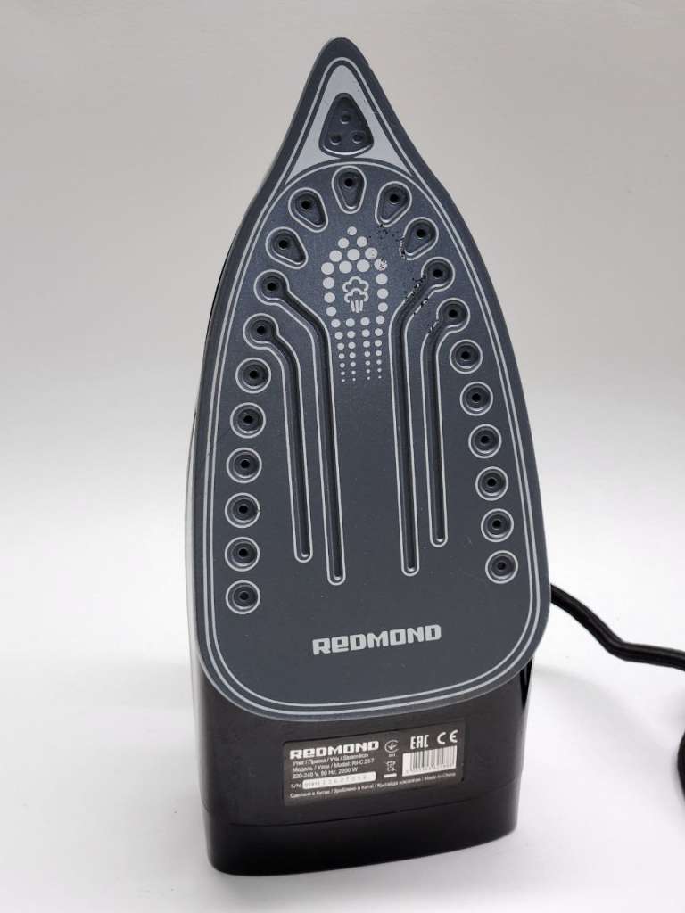 Утюг Redmond RI-C257 рабочий