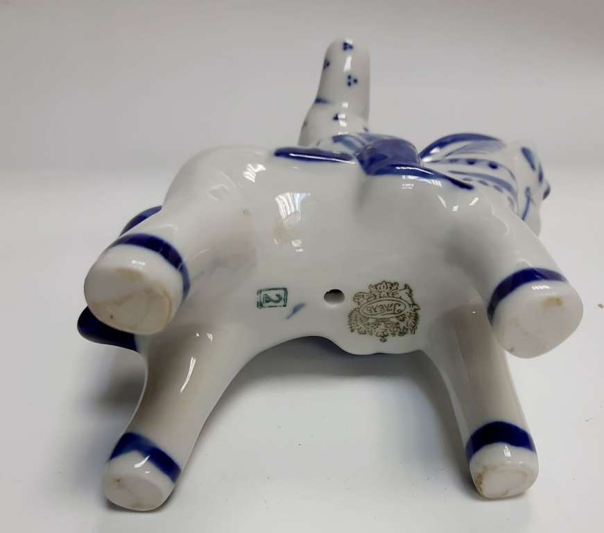 Фарфоровый сувенир &quot;Богатырь&quot;, гжель.