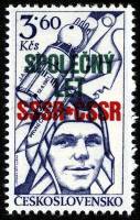 (1978-006) Марка Чехословакия "Ю. Гагарин с надпечаткой (Синяя)"    Совместный космический полет чех