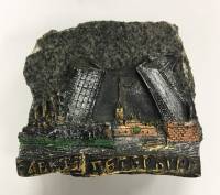 Сувенир из гранита объёмный "Разведённый мост" (сост. на фото)