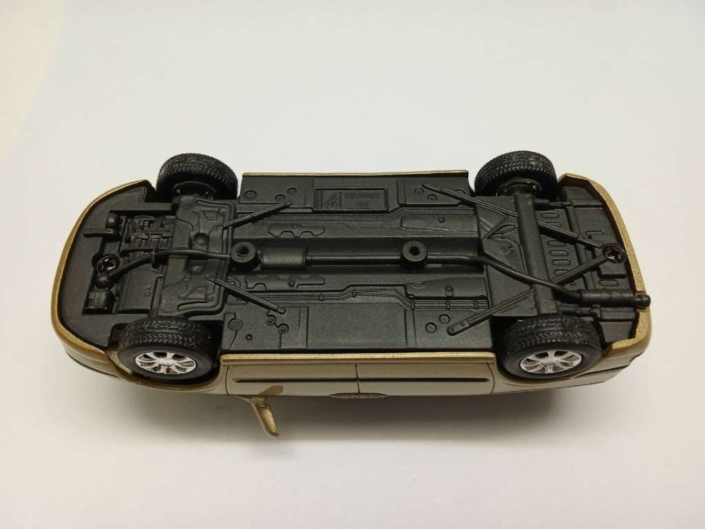 Модель авто 1:43 Peugeot 806 hongwell