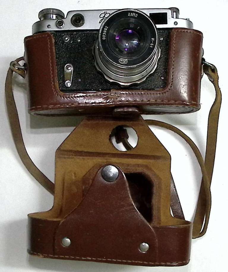 Фотоаппарат плёночный ФЭД-2 в футляре  СССР  (сост. на фото)