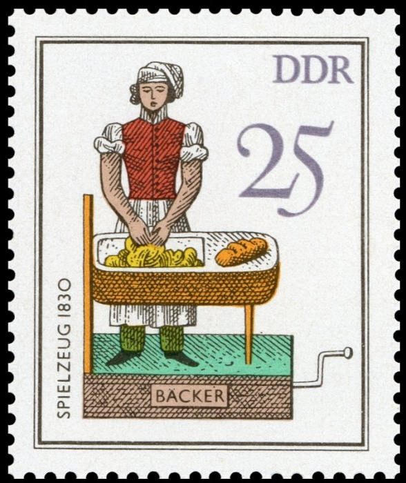 (1982-105) Марка Германия (ГДР) &quot;Пекарь&quot;    Исторические игрушки II Θ