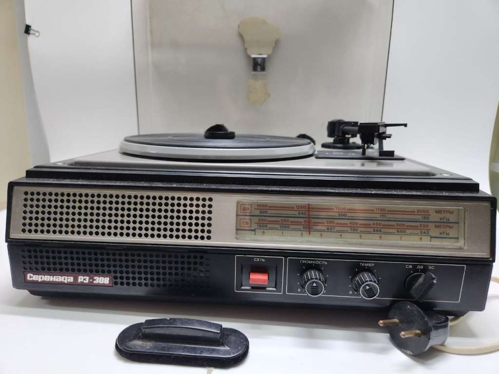 Проигрыватель виниловых пластинок Серенада РЭ-308