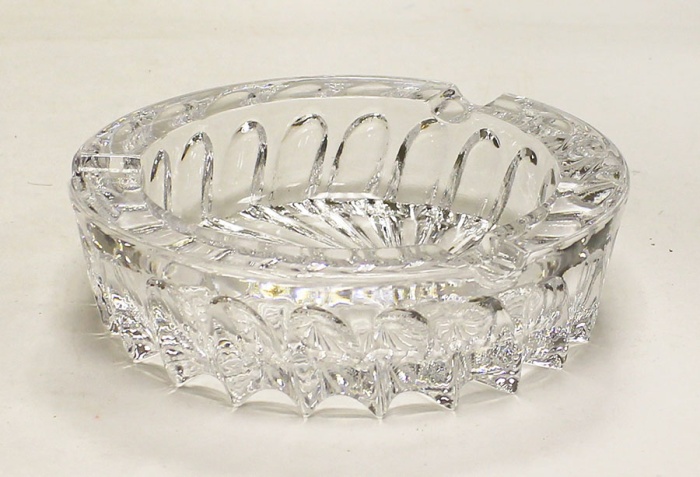 Пепельница из толстого стекла (состояние на фото)