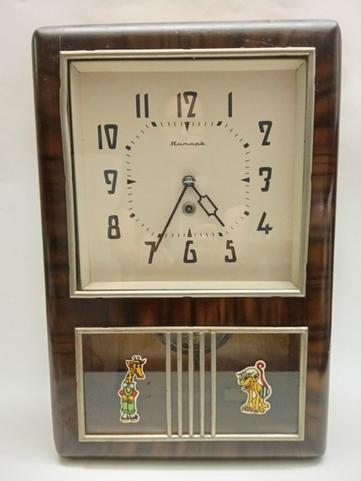 Часы настенные Янтарь СССР 48х31х11 см без ключа 1980-е годы